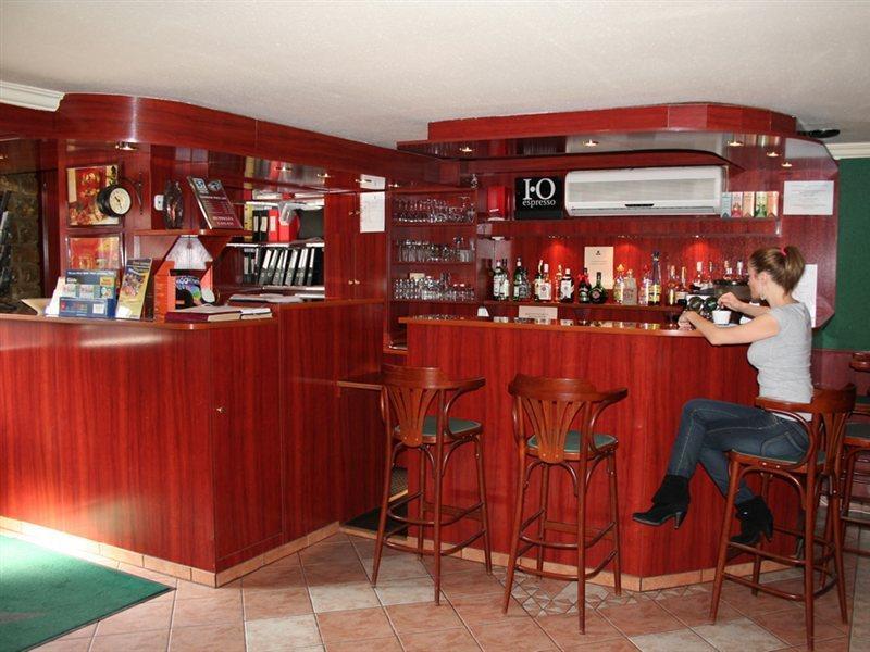 Korona Panzio Budapest Luaran gambar