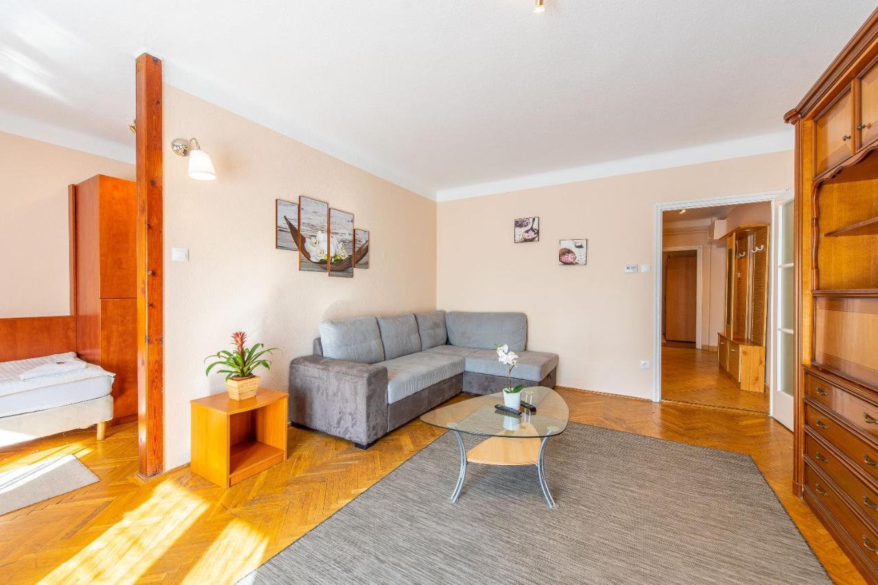 Korona Panzio Budapest Luaran gambar