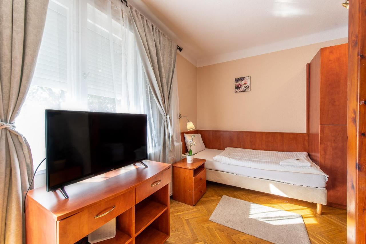 Korona Panzio Budapest Luaran gambar