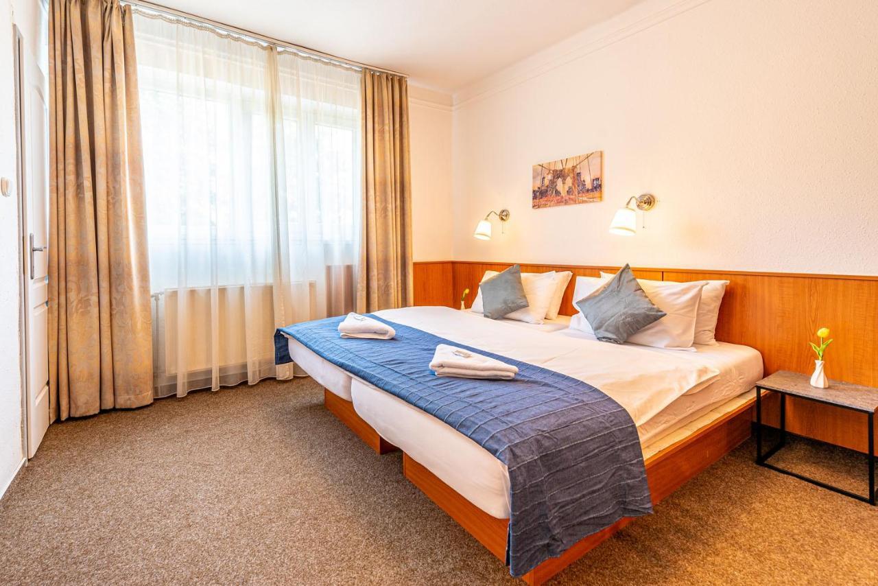 Korona Panzio Budapest Luaran gambar